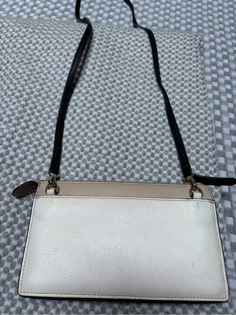 kate spade White, Beige & Black Pebbled Leather Crossbody Wallet/Bag